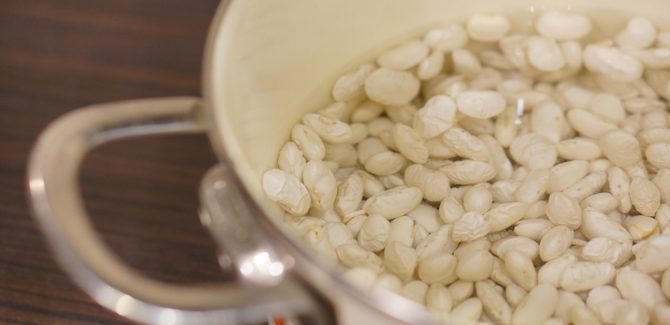 نغلي الفاصولياء في الماء