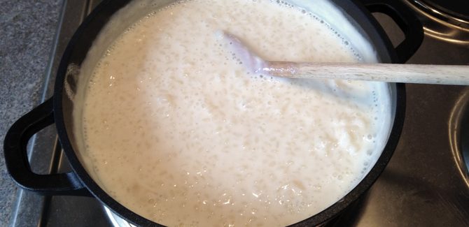 ترك المكونات على النار