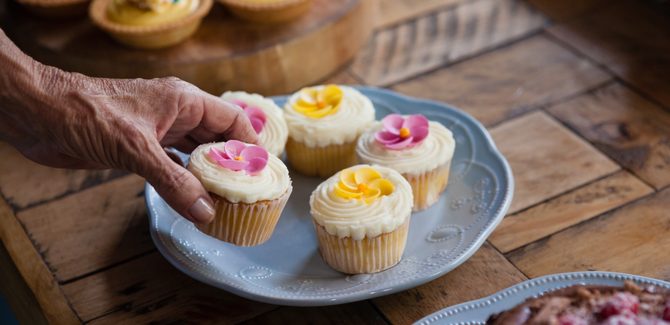 تقديم الكب كيك