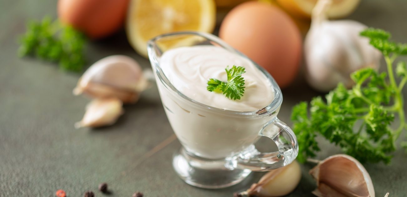 الثوم مع الزبادي: منافع صحية وجمالية وراء هذا المزيج الرائع!