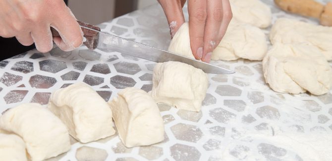 نقطّع العجين