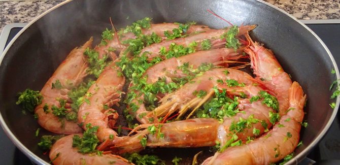 نضيف الثوم المفروم