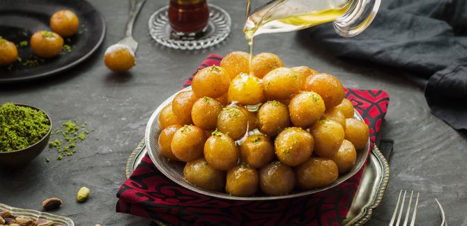 نضع القطر على اللقيمات