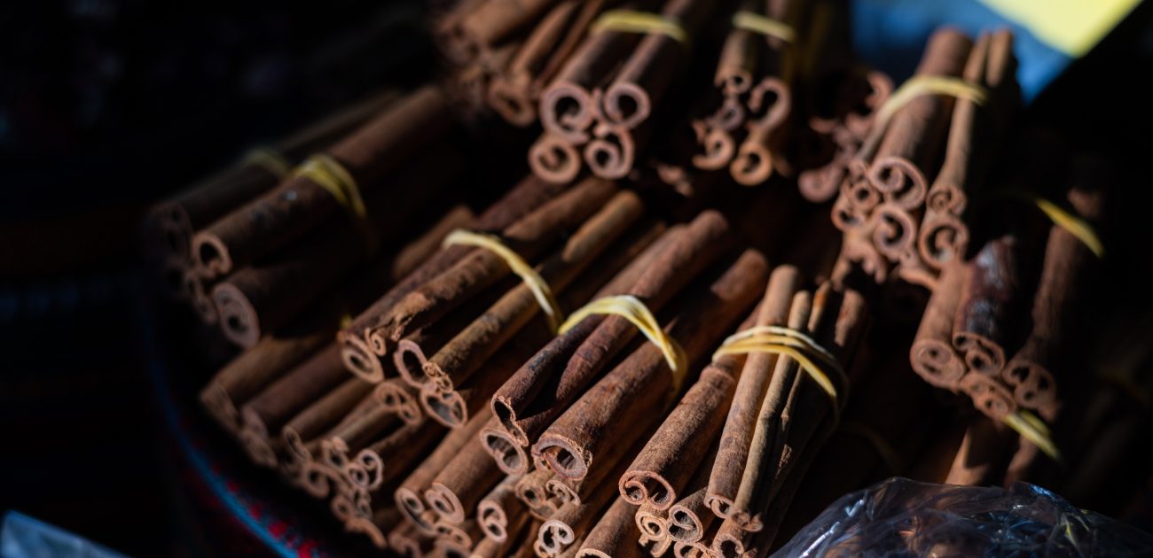 ما هو شكل القرفة السيلانية.. وما الفرق بينها وبين القرفة الصينية؟