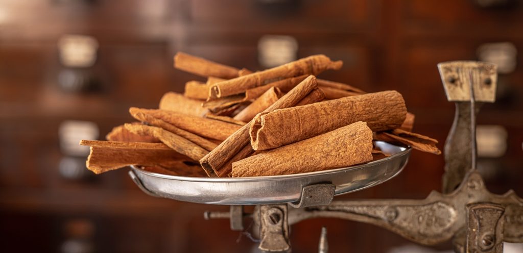 ما هو شكل القرفة السيلانية.. وما الفرق بينها وبين القرفة الصينية؟