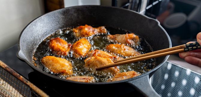 نقلي الدجاج في الزيت