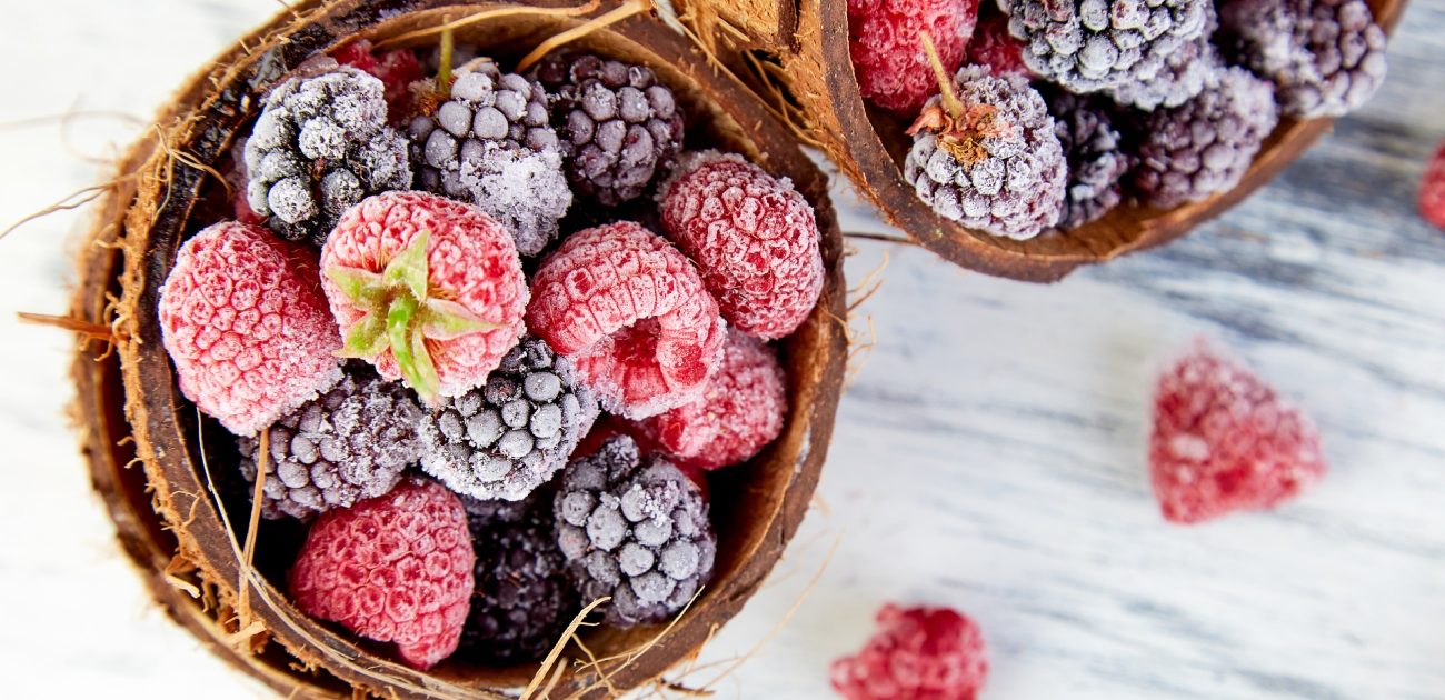 يمكنكم تحضير ألذ عصير توت باستخدام التوت المجمد