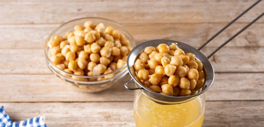 يمكنكم سلق الحمص وتناوله كسناك خفيف وصحي