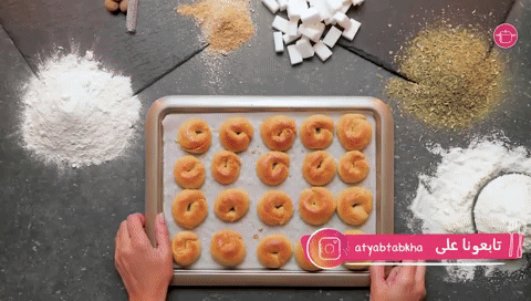تقديم الكعك والمتة
