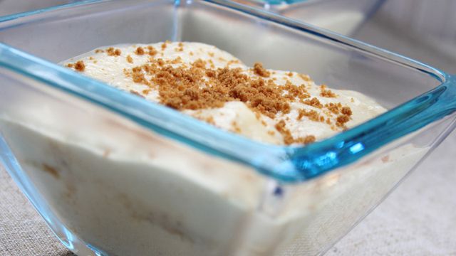 حلى كاسات سهل بمكونات قليلة