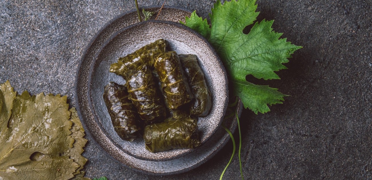 من المحشي إلى ورق العنب... إليكم أهم طبخات سورية للعزايم