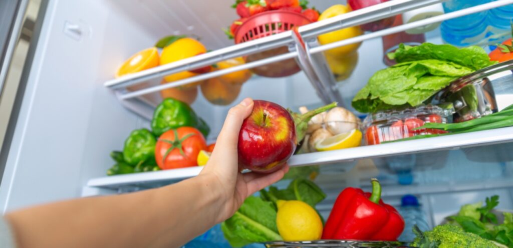 أفكار رائعة لمنظمات الثلاجة لجعلها أكثر ترتيبًا على الإطلاق!