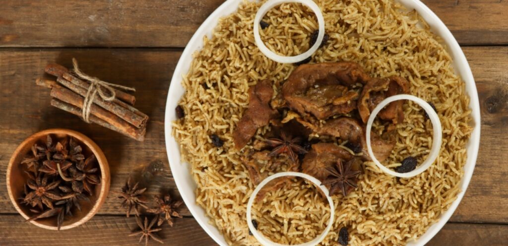 ما هو أصل طبق الأرز البخاري الشهير؟ اكتشفوا الحقيقة كاملة