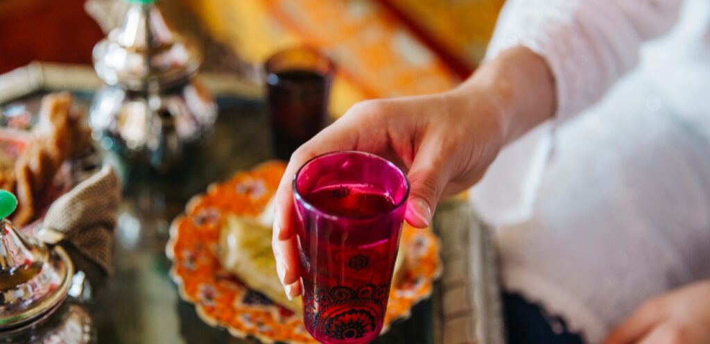 لا تخلو الموائد الرمضانية من العصائر المنعشة