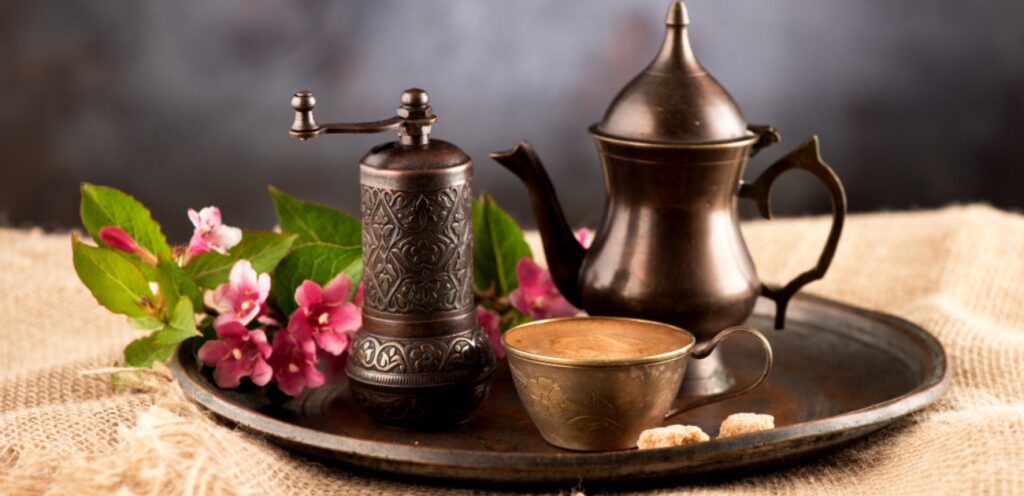 ما هو أصل القهوة العربية؟ تاريخ عريق يمتد لآلاف السنين