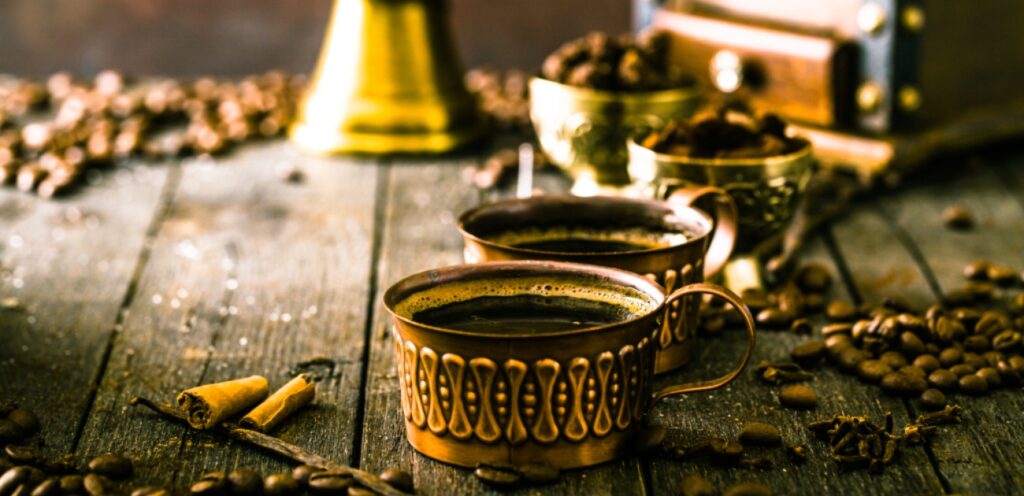 ما هو أصل القهوة العربية؟ تاريخ عريق يمتد لآلاف السنين