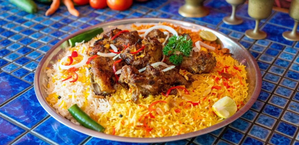 من الأندلس إلى الخليج العربي... اكتشفوا أصل الكبسة الرائعة
