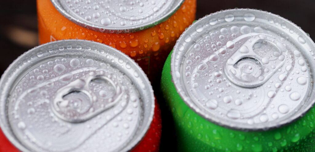 سؤال اليوم: ما هو العنصر الذي يستخدم في صناعة علب المشروبات الغازية؟